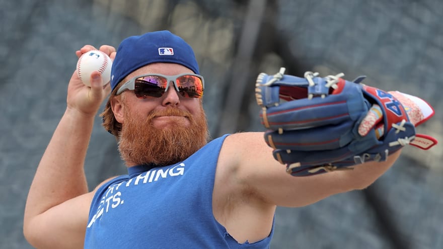 Justin Turner becomes free agent