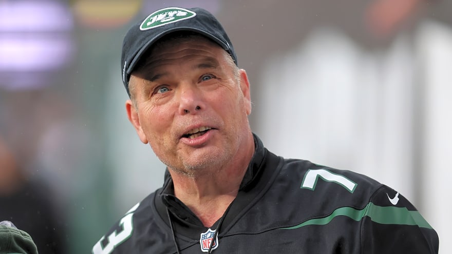 President Trump pardons five former NFL players