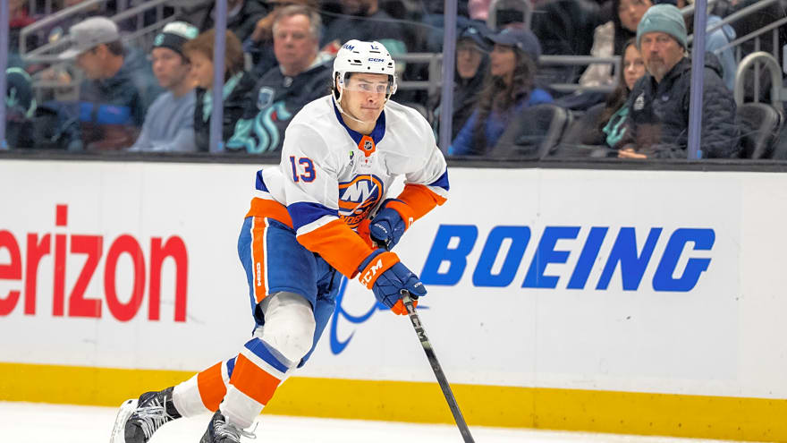 Mathew Barzal’s Benching and Call Out a Rare Sight in Today’s NHL