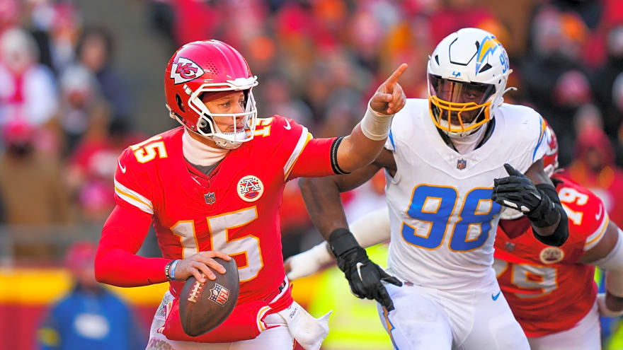 Former NFL QB  sends strong warning to Chiefs over Patrick Mahomes’ protection