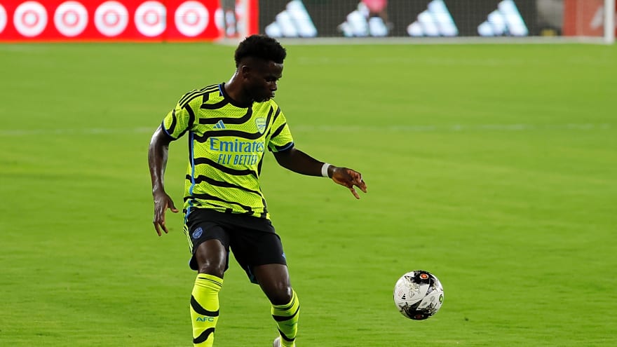 Wayne Rooney understands the pressure that Saka is under now