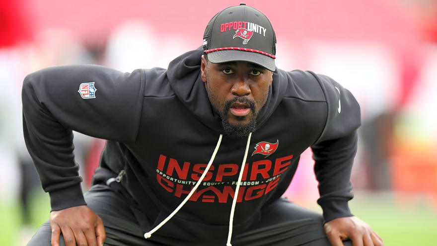 Former All-Pro linebacker announces his retirement