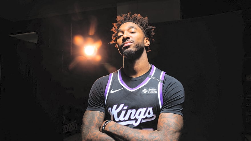 Kings Convert Leaky Black To Two-Way Contract
