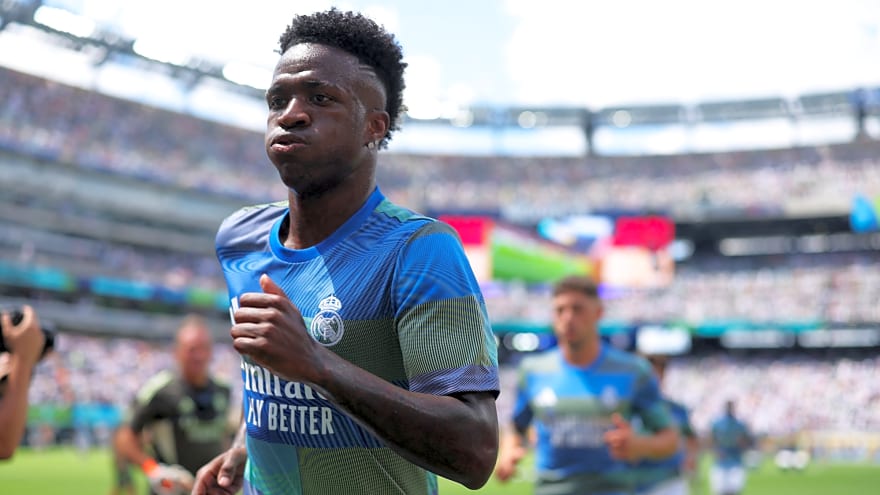 Chelsea & Man United to battle it out for the 'most decisive player in the world'