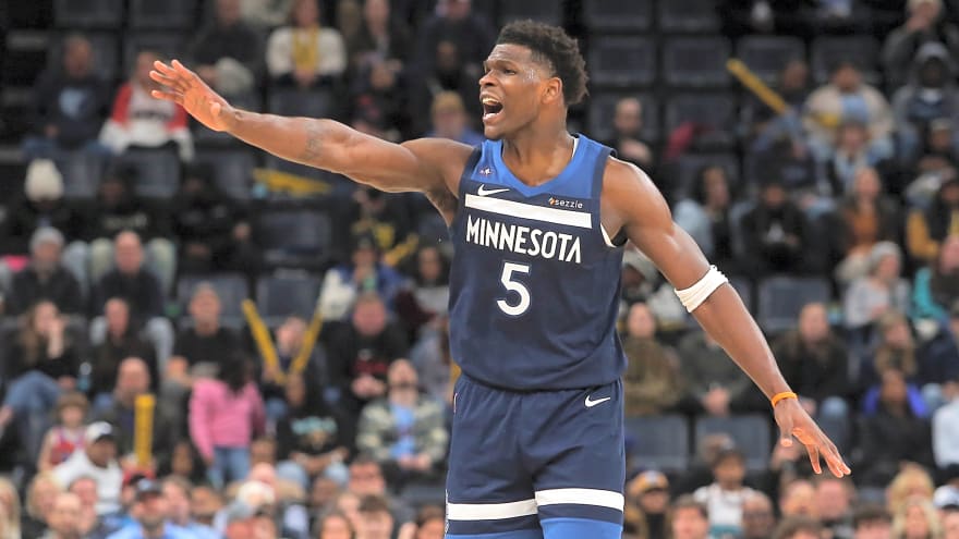 Anthony Edwards talks trash to Ja Morant during game