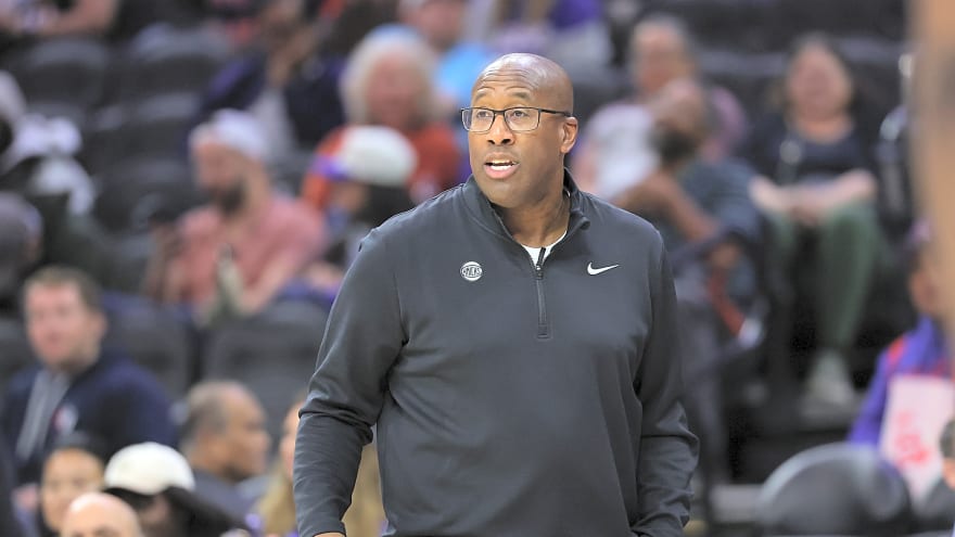 Mike Brown on Knicks center battle: Won’t be easy decision