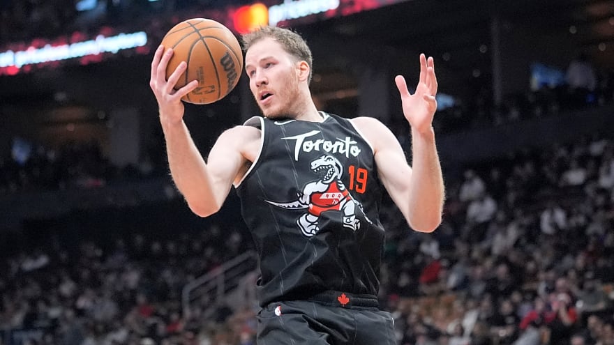 Raptors looking to upgrade frontcourt, plan to keep Jakob Poeltl