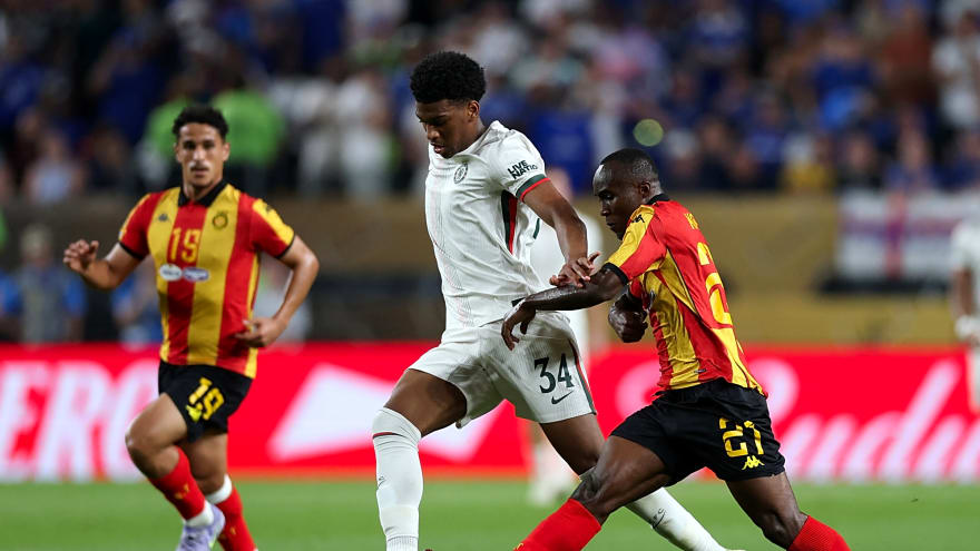 Rosenior’s strange sub decision could trigger Chelsea loan or sale for wonderkid