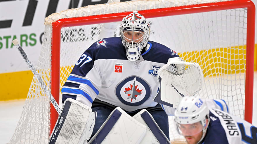4 Teams That May Have Made 'Terrible ' Trade Offers for Hellebuyck