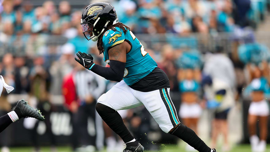 Jaguars Re-Sign RB DeeJay Dallas