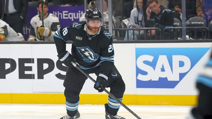 Blackhawks Sign Ian Cole To A One-Year Deal