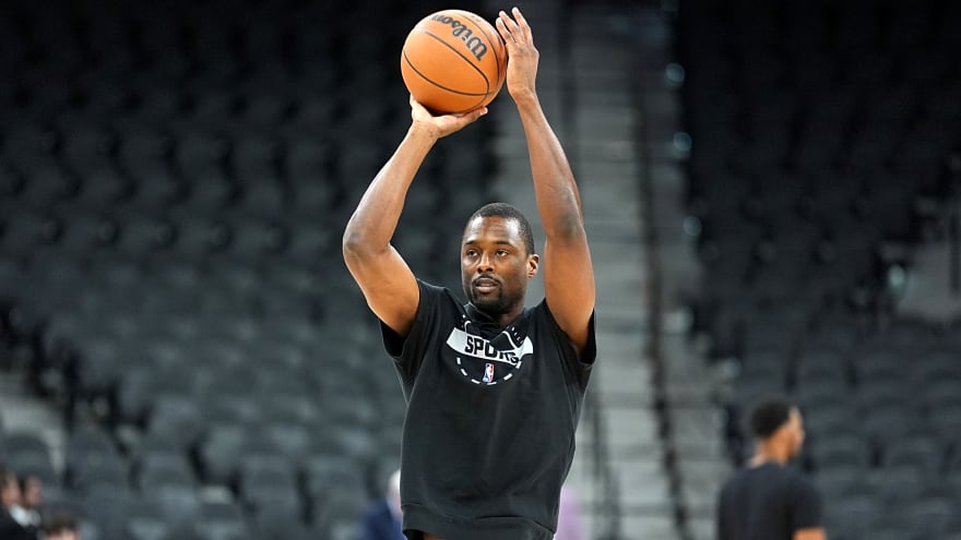 Spurs defeat Grizzlies 111-101