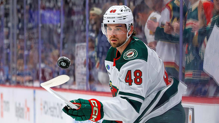 Wild Re-Sign Daemon Hunt To One-Year Deal