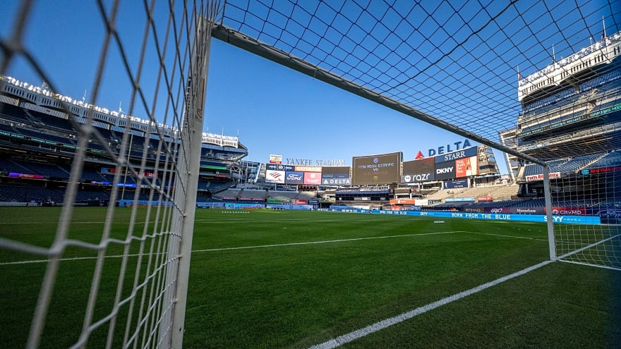 Manchester United engaged in talks for contract extension with goalkeeper