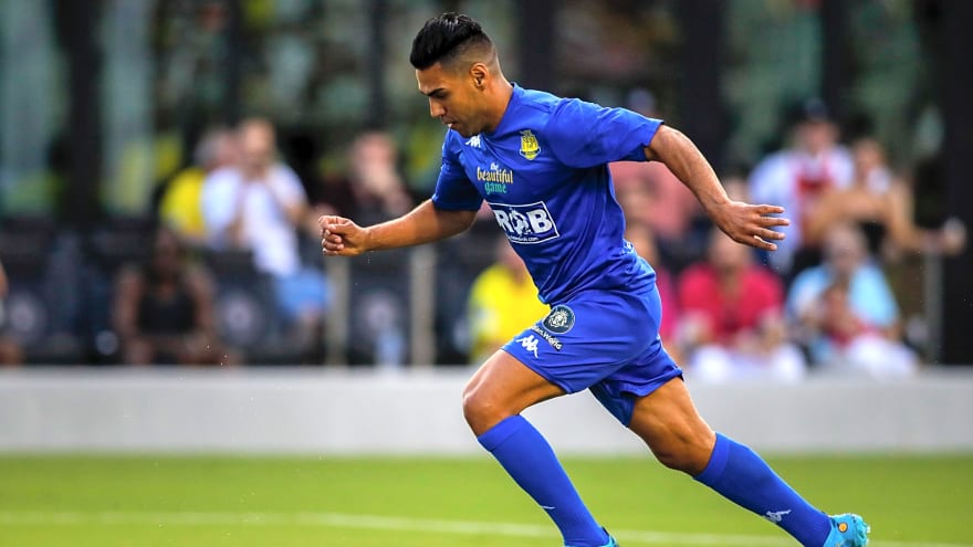 Colombia midfielder confirms when he’s going to join Manchester United