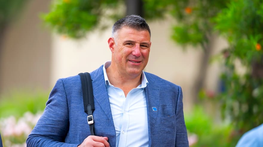 Watch: Patriots HC Mike Vrabel speaks publicly on Dianna Rusinni controversy