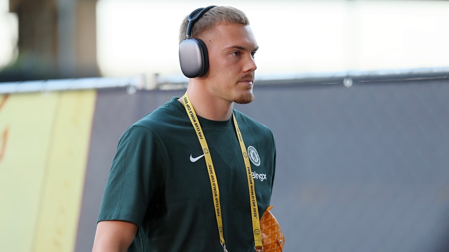 Two top tier transfer sources disagree over Chelsea player’s January move