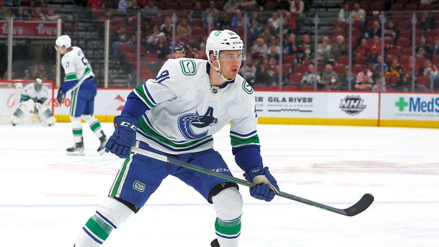 Devils Sign Juho Lammikko