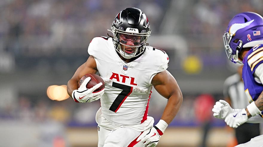Robinson, Falcons Defense Power First Win of Season vs. Vikings