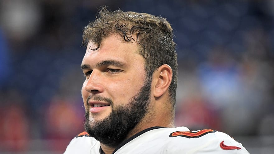 Buccaneers place G Ben Bredeson on IR