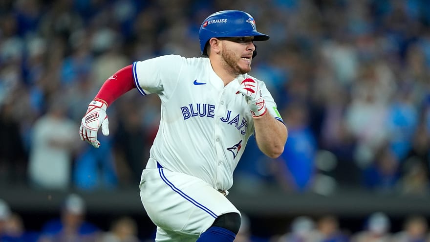 Alejandro Kirk To Undergo Thumb Surgery