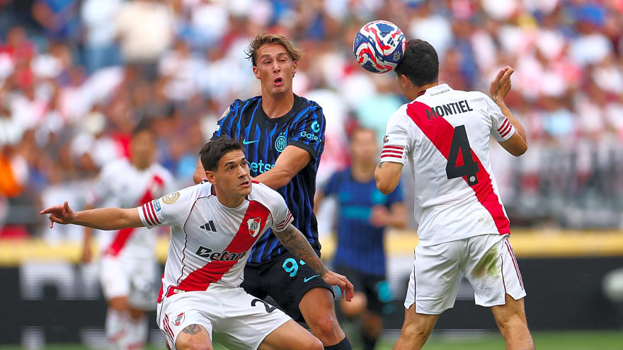 Sources on 'talks' as Arsenal battle with Man United for wonderkid transfer