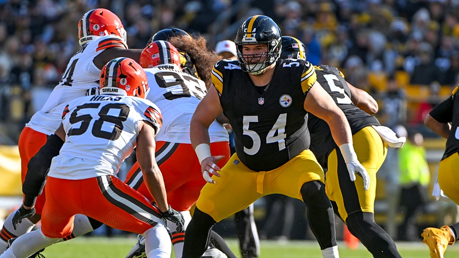 Steelers&#39; Young Offensive Linemen Rave About 'Invaluable' Teammate