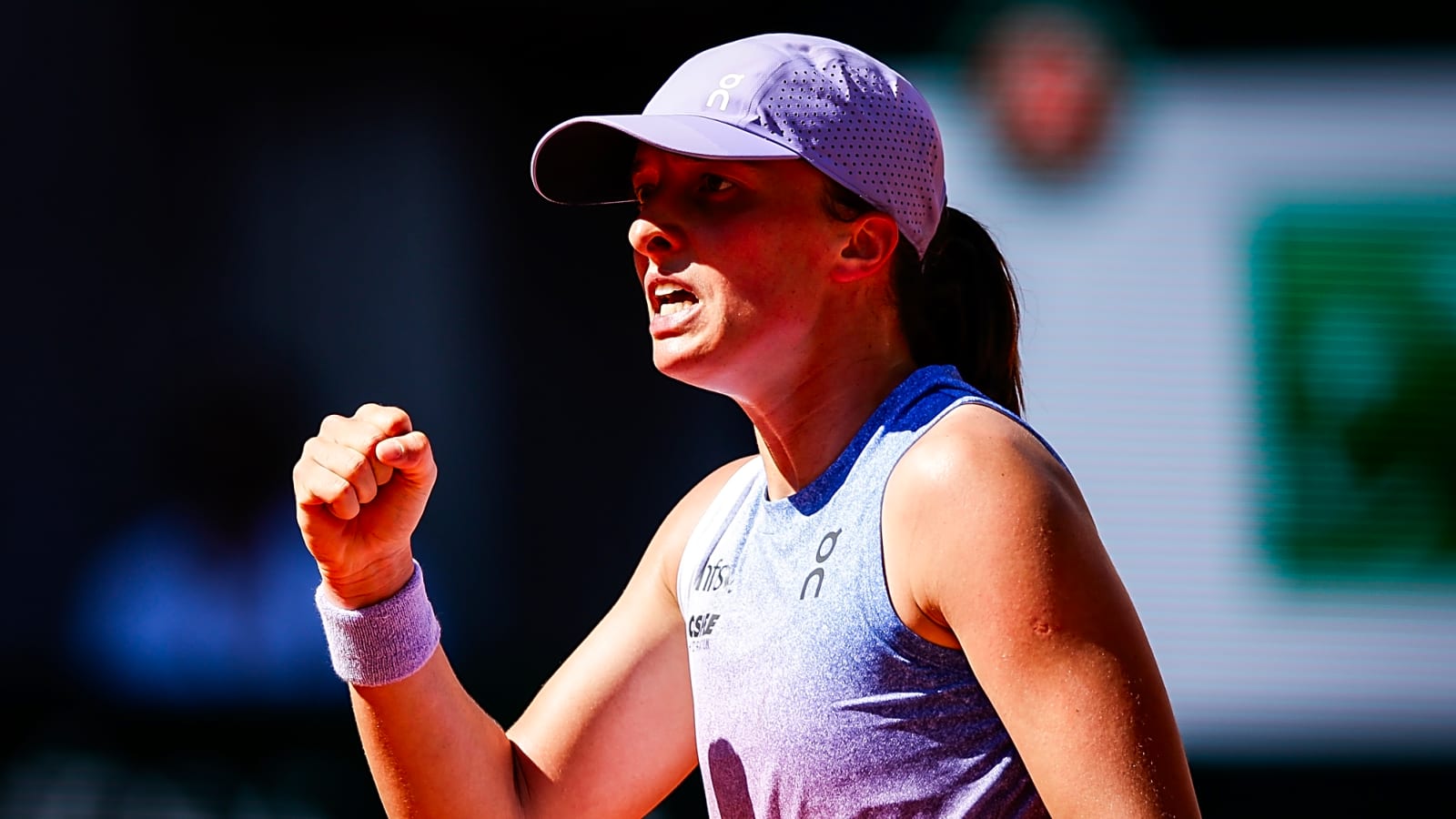 Watch: 'Am I a good liar?' Iga Swiatek bursts into laughter over Ostapenko-Rybakina question