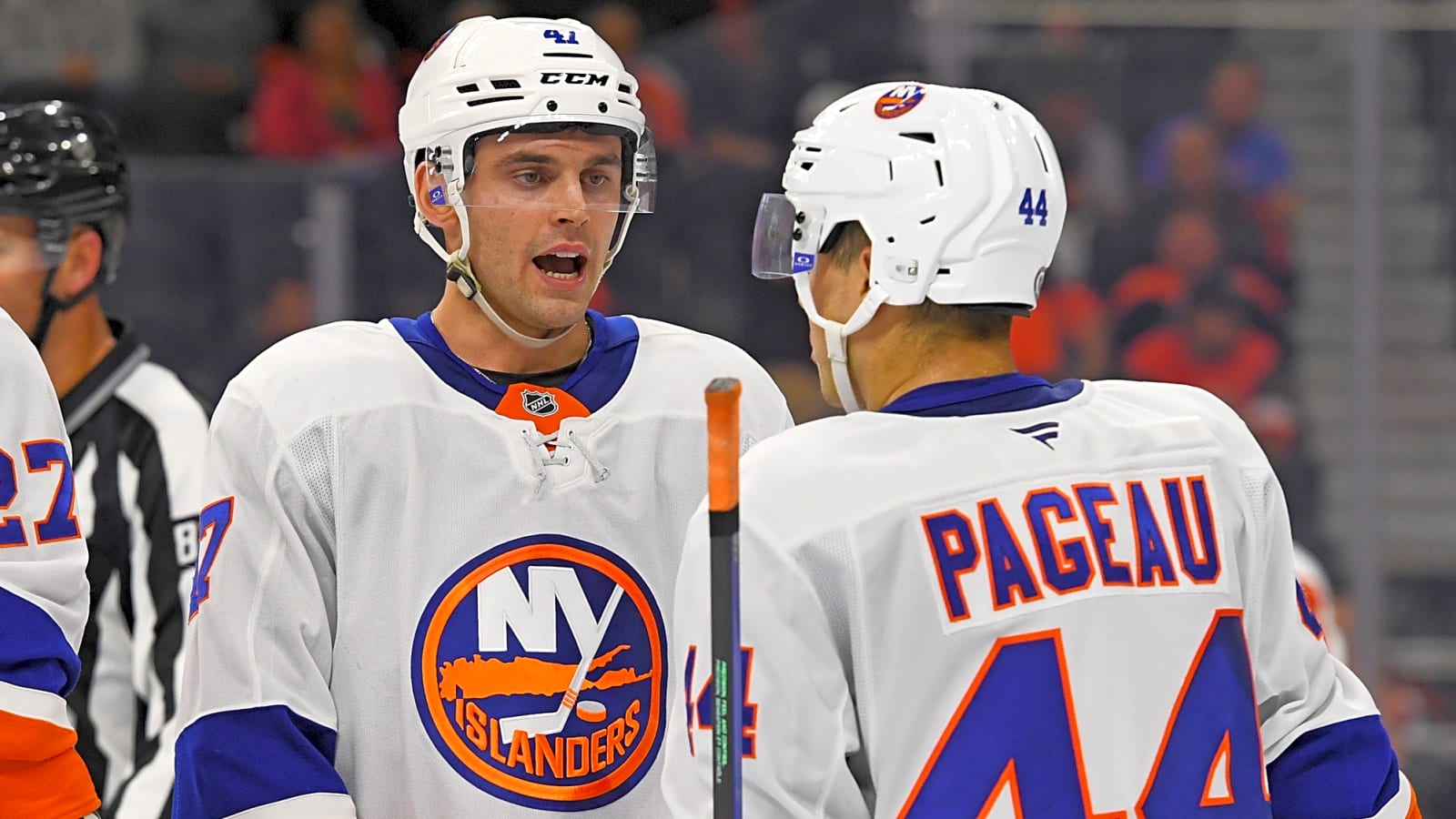Islanders re-sign pair of forwards on two-way deals