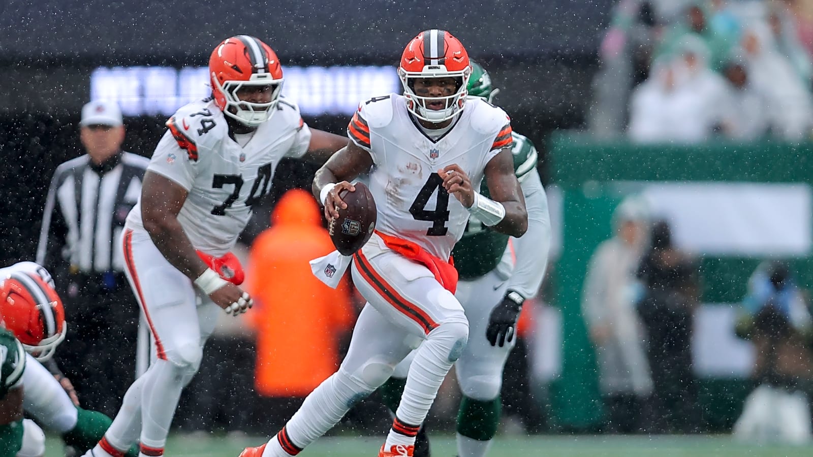 Browns Open To Re-Signing QB Deshaun Watson