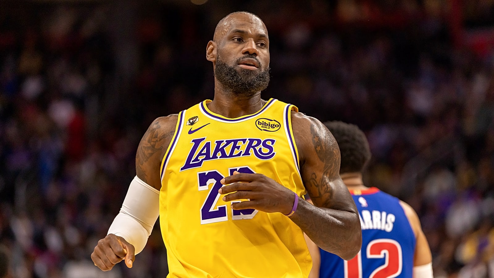 LeBron James posts ugly halftime stat line not seen since 2010