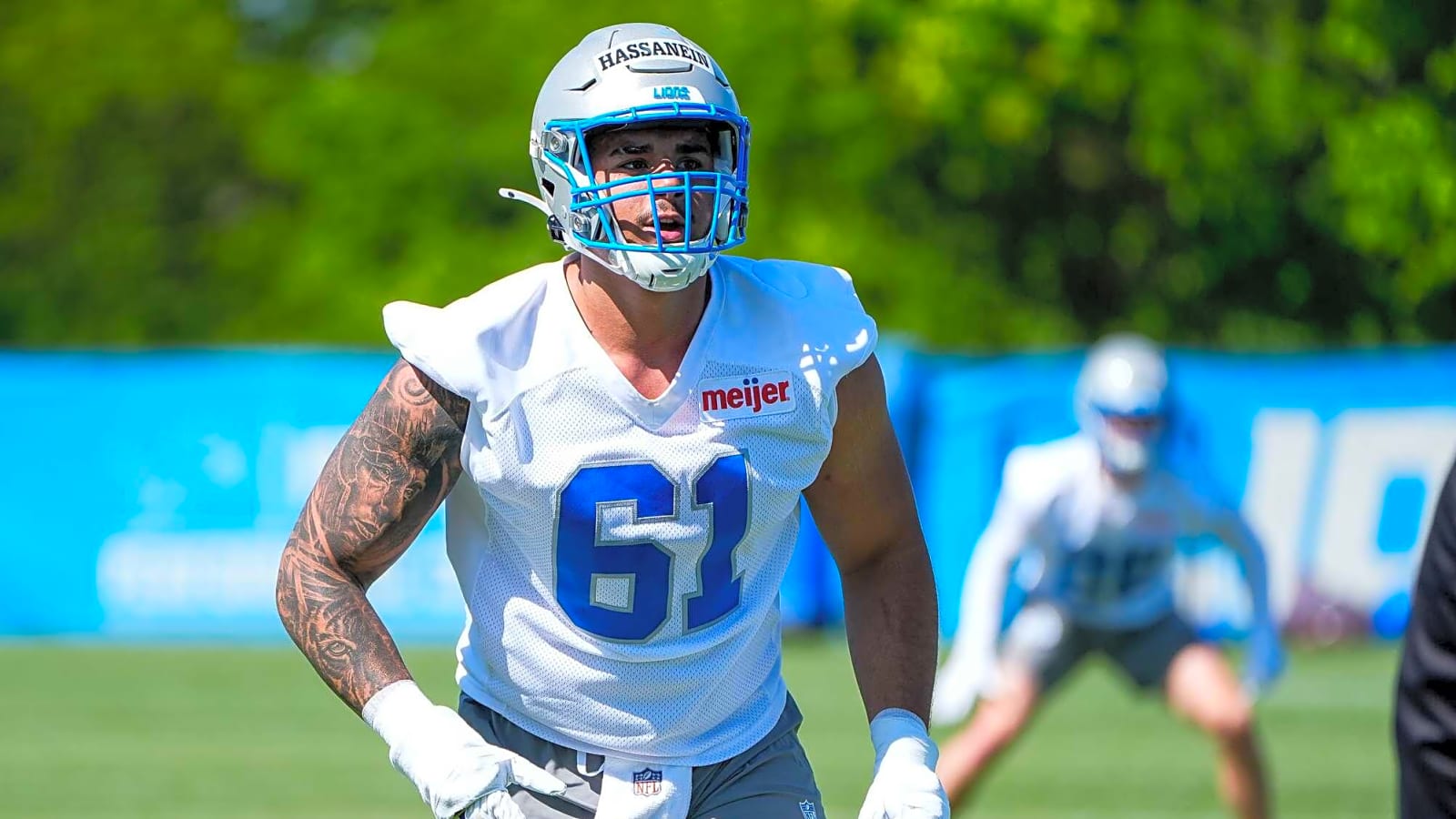 Lions Rookie DE Shows Off Massive Strength