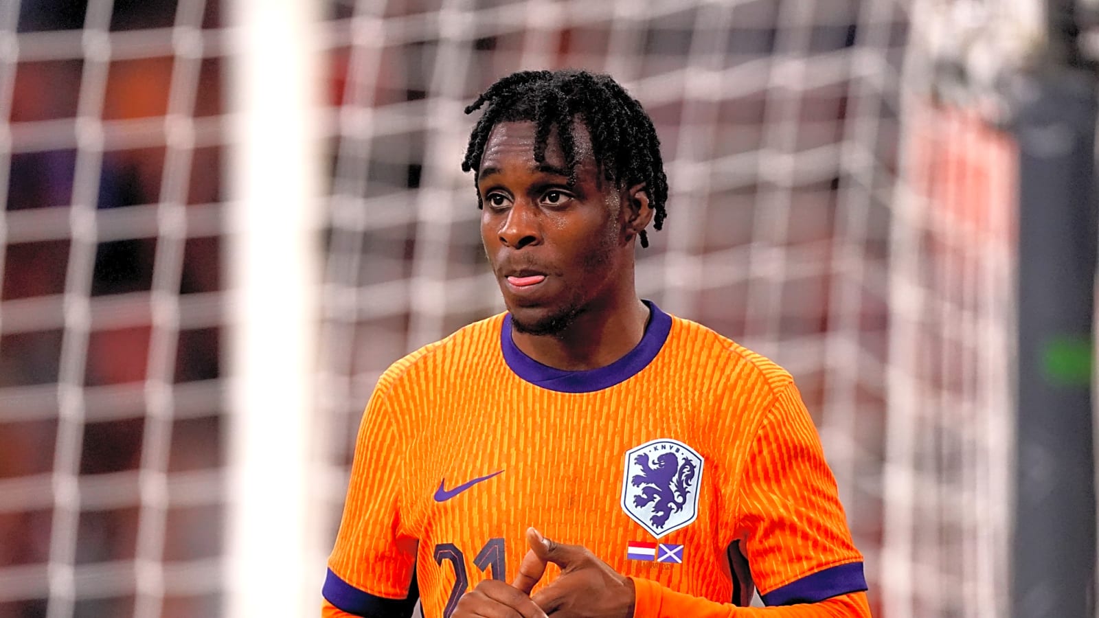 Liverpool legend baffled by £30m transfer and questions Slot’s plan