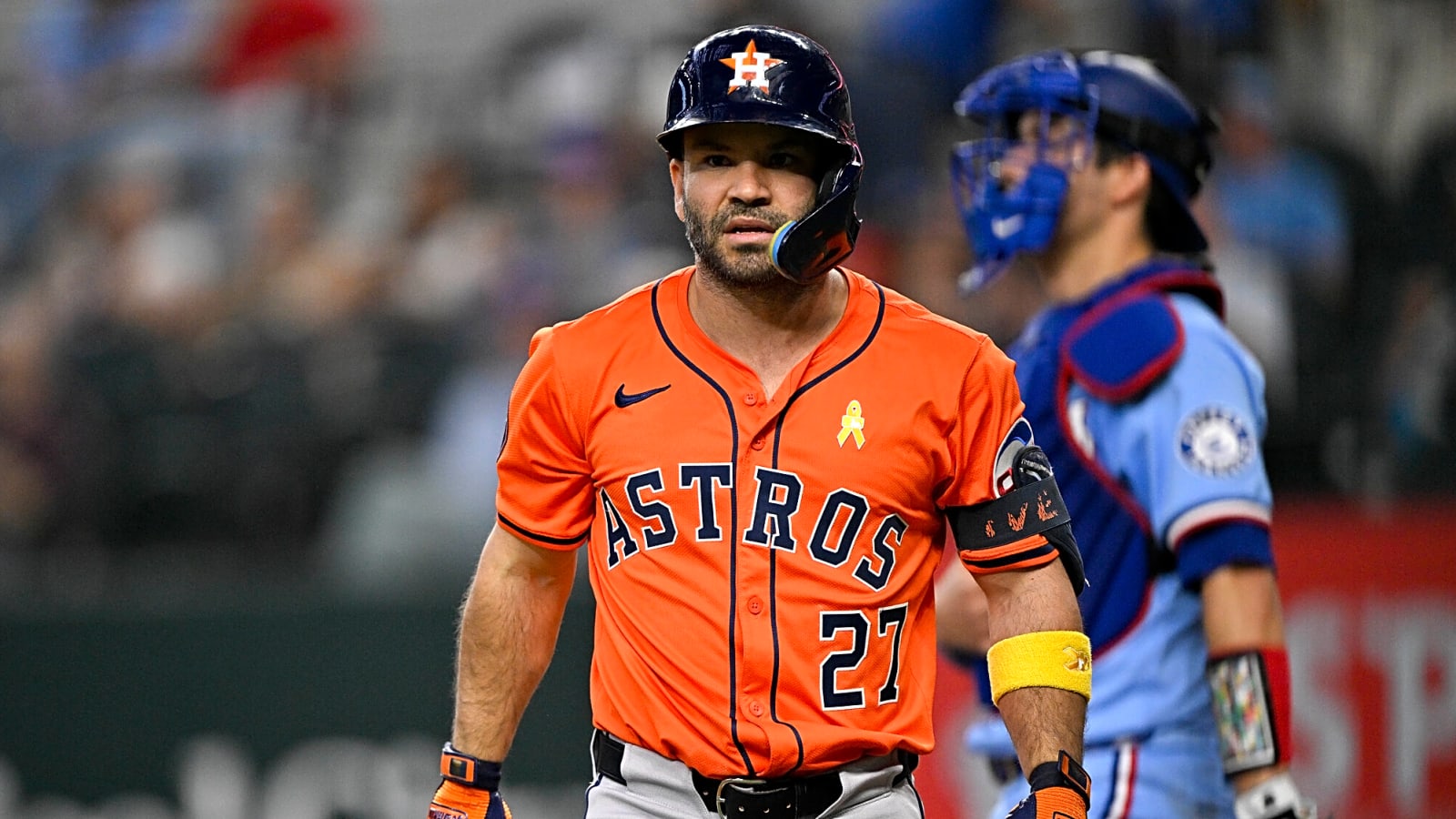 Astros' Jose Altuve exits game with foot discomfort