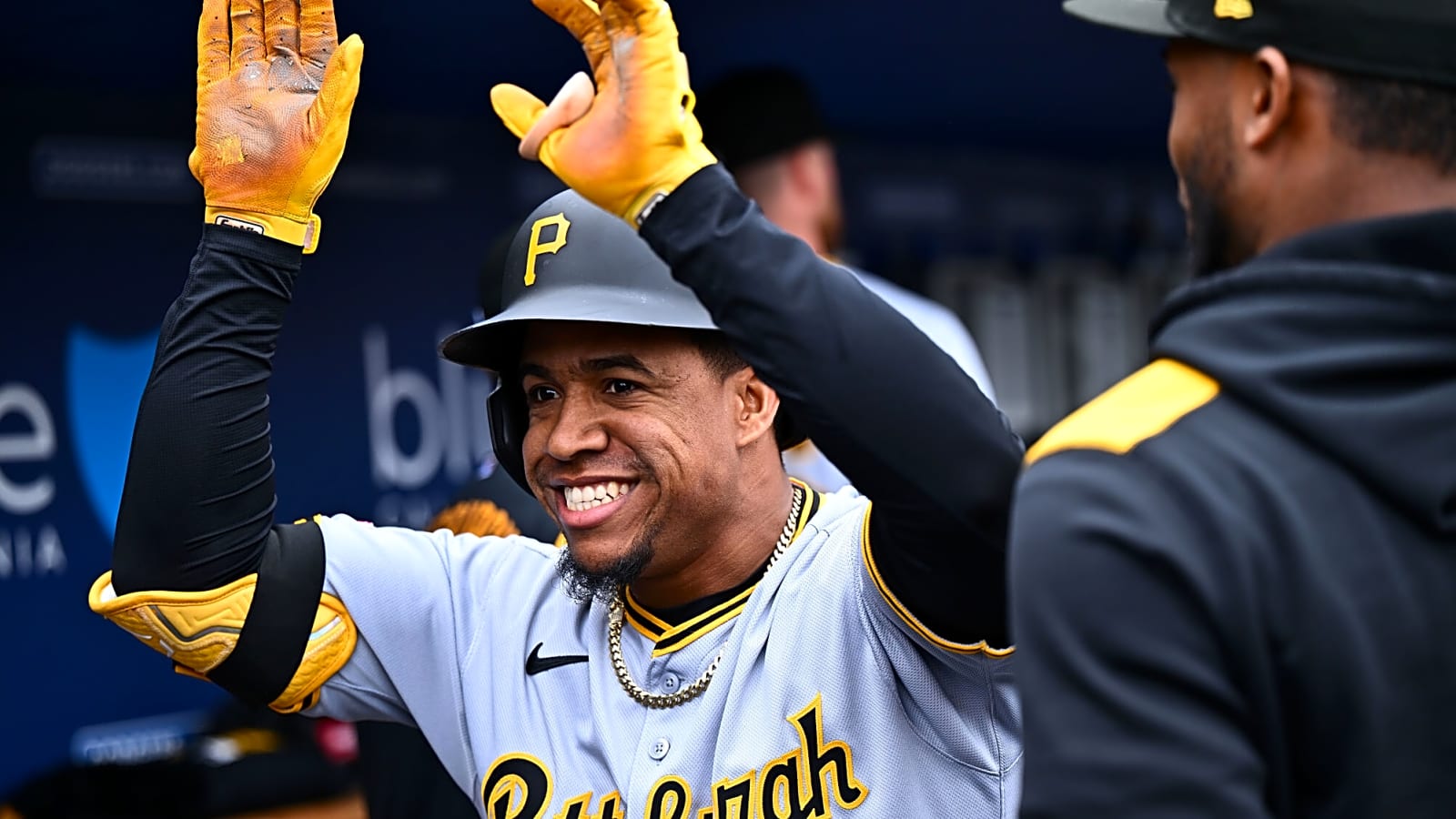 Pirates outright Enmanuel Valdez