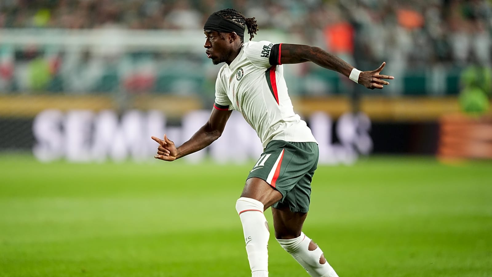 Noni Madueke Discusses Potential Historic Season for Arsenal