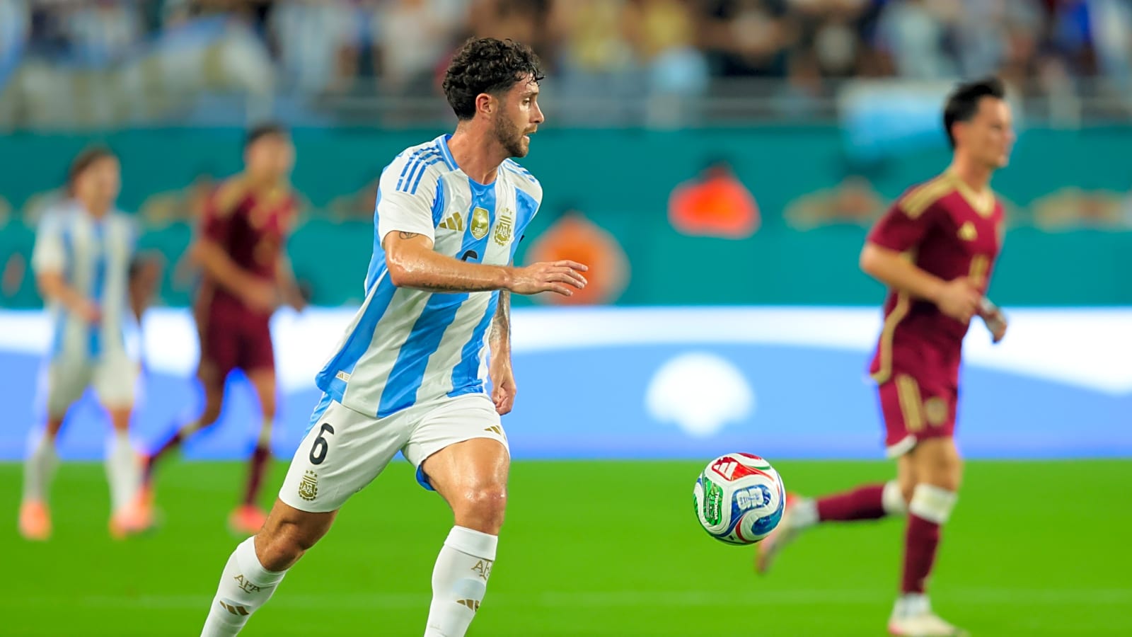 Manchester United in close contact with Marcos Senesi representatives