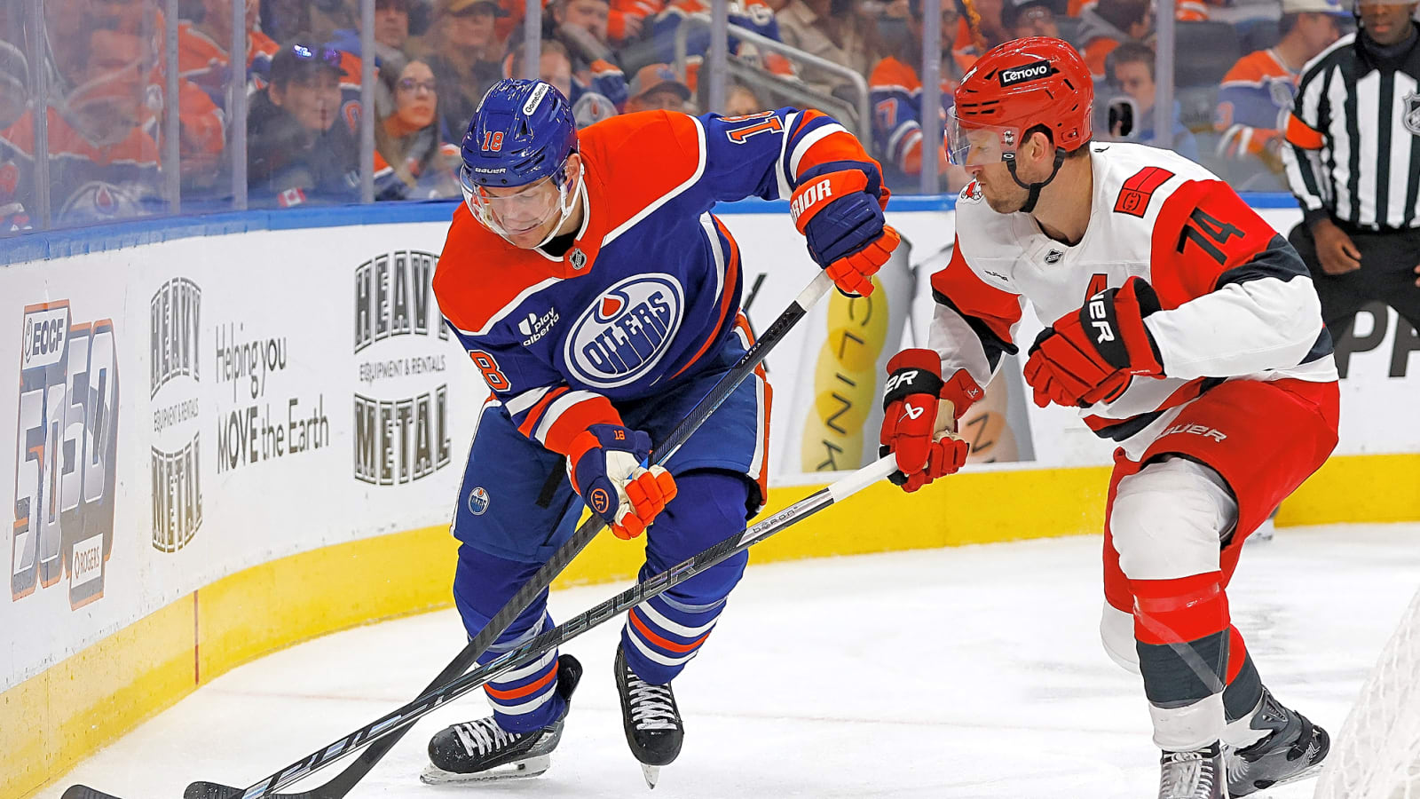 Oilers’ Zach Hyman Leaves Game With Injury