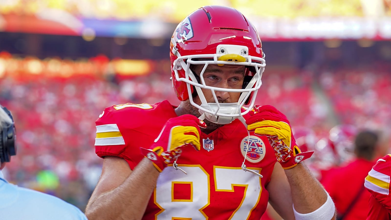 Travis Kelce appears to get away with a hold on Patrick Mahomes’ TD run