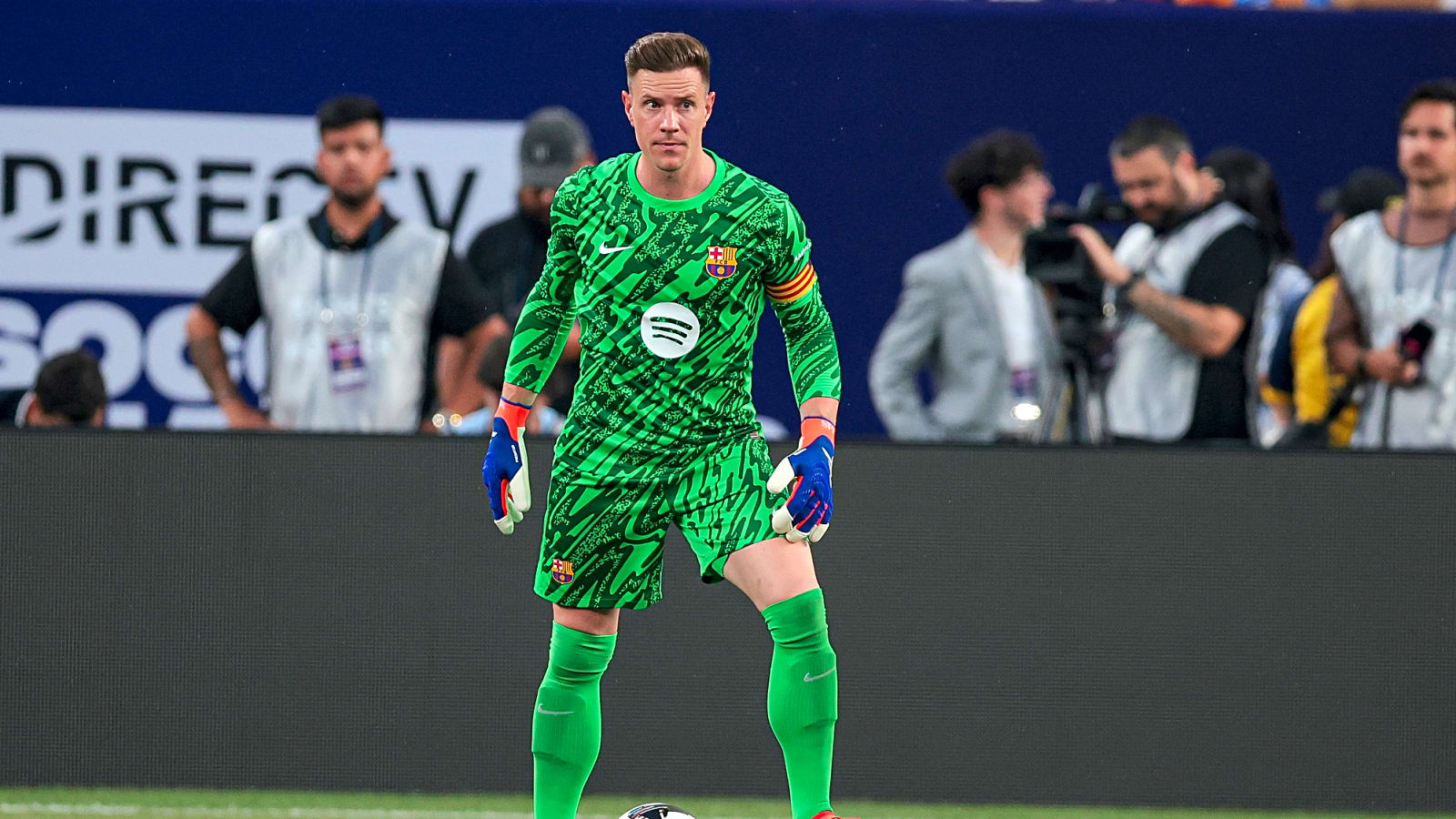 Chelsea ahead of Manchester United in the race for Barcelona star