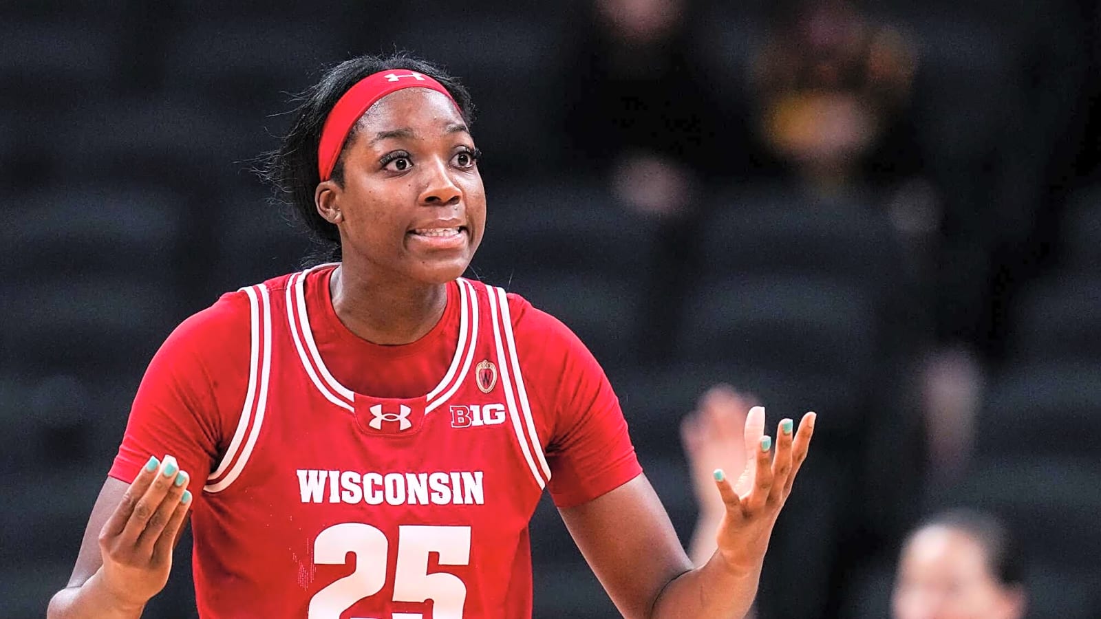 NCAAW – UConn Signs Wisconsin Transfer Serah Williams