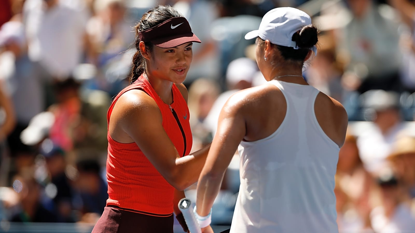 'It&#39;s very difficult not to give her a 10 out of 10' - Former Wimbledon champion in awe at Emma Raducanu&#39;s US Open performance