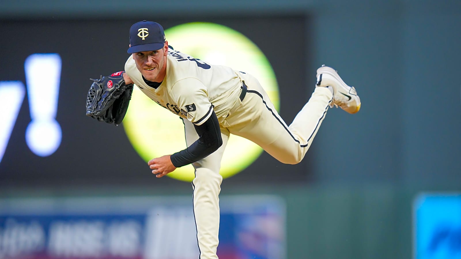 Braves claim left-hander from Twins