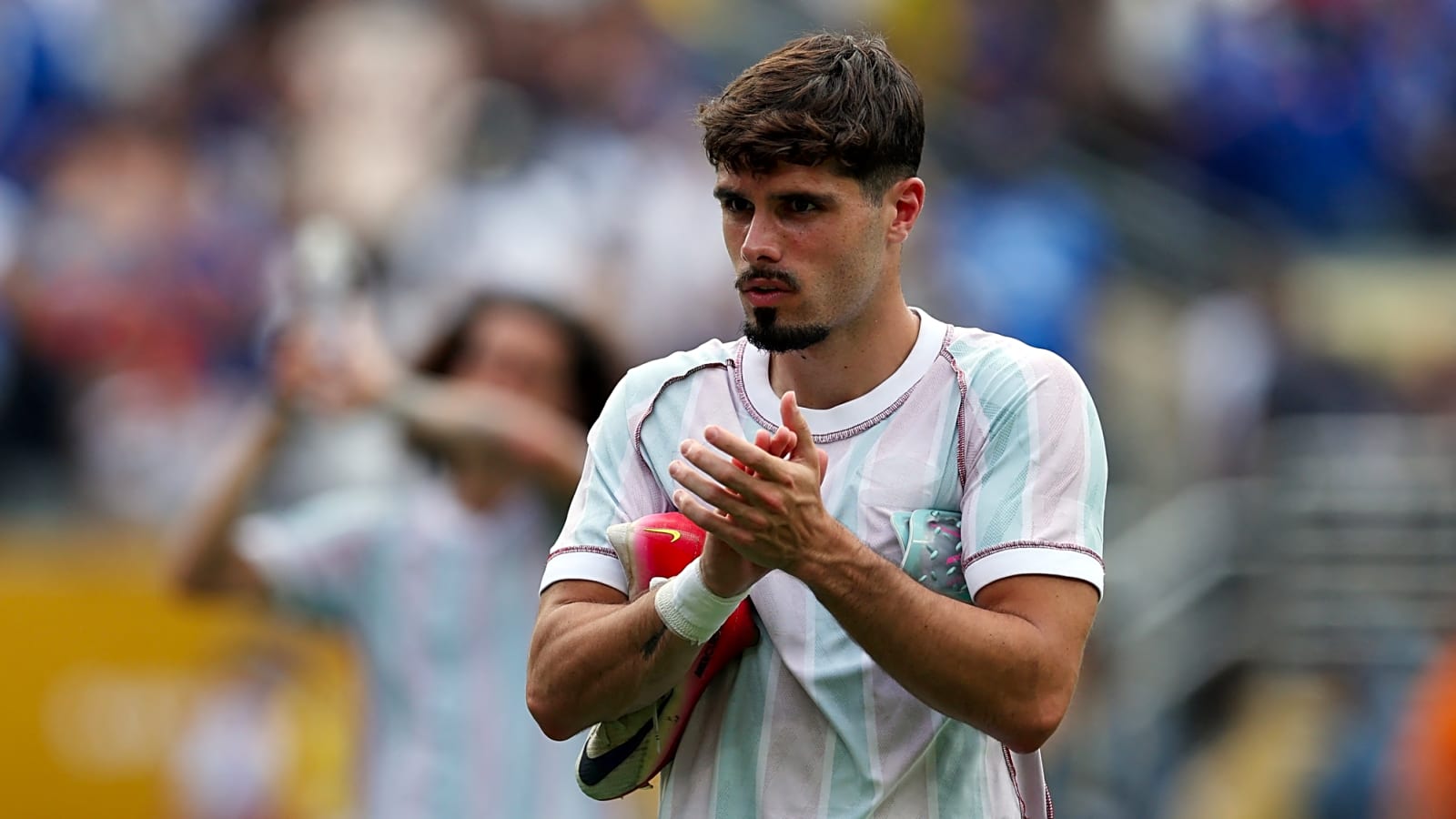 Pedro Neto explains how inexperienced coach handled first Chelsea training session