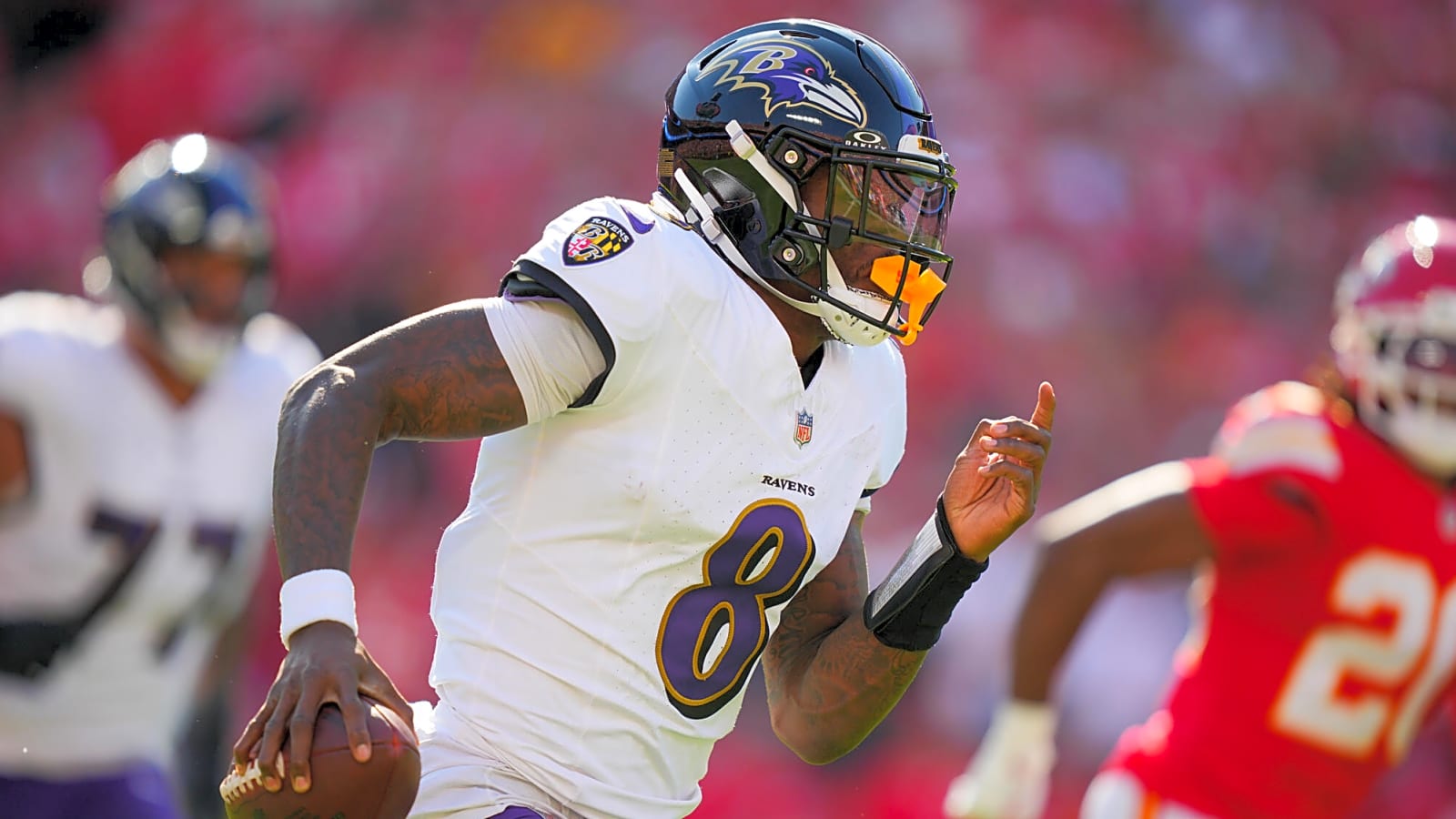 Lamar Jackson suffers hamstring injury