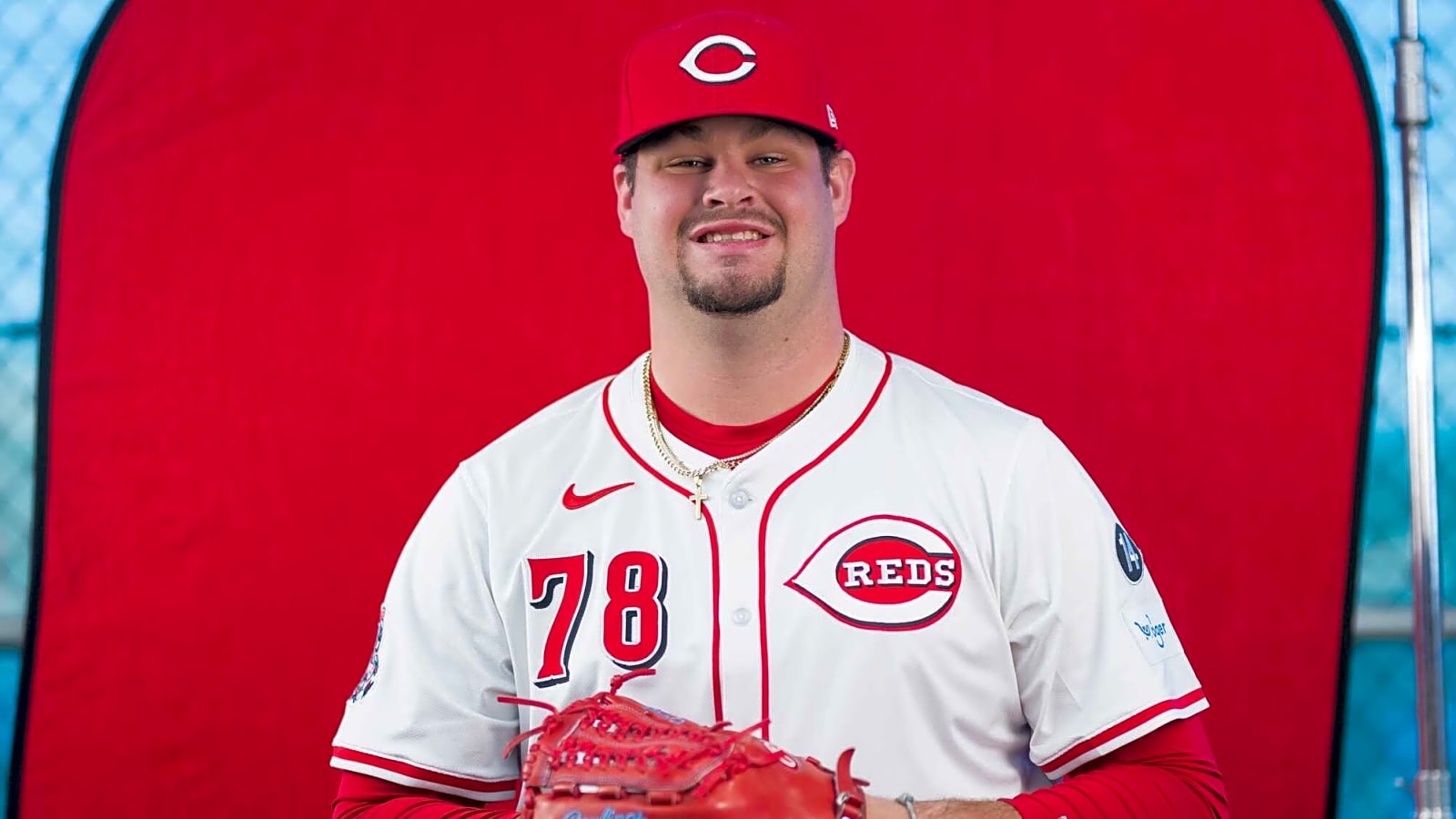Reds promote towering righty prospect for MLB debut