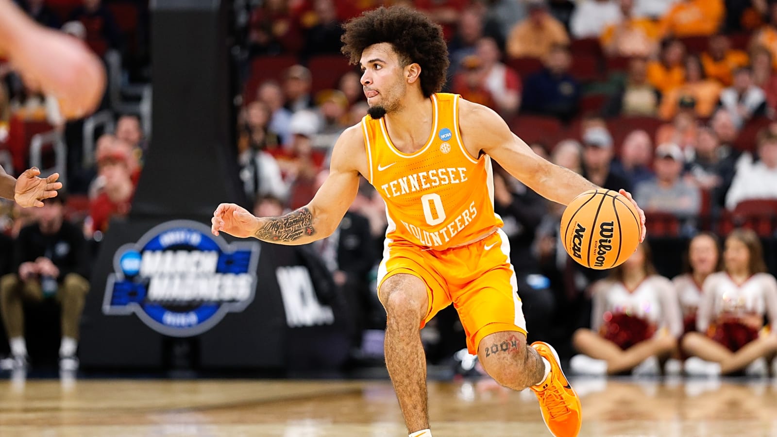 Tennessee advances past Iowa State with second-half outburst