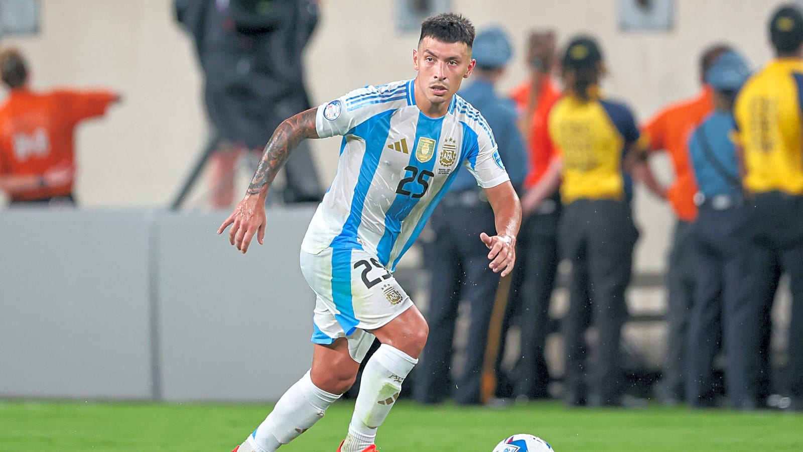 Nicky Butt tells Lisandro Martinez to 'grow up'