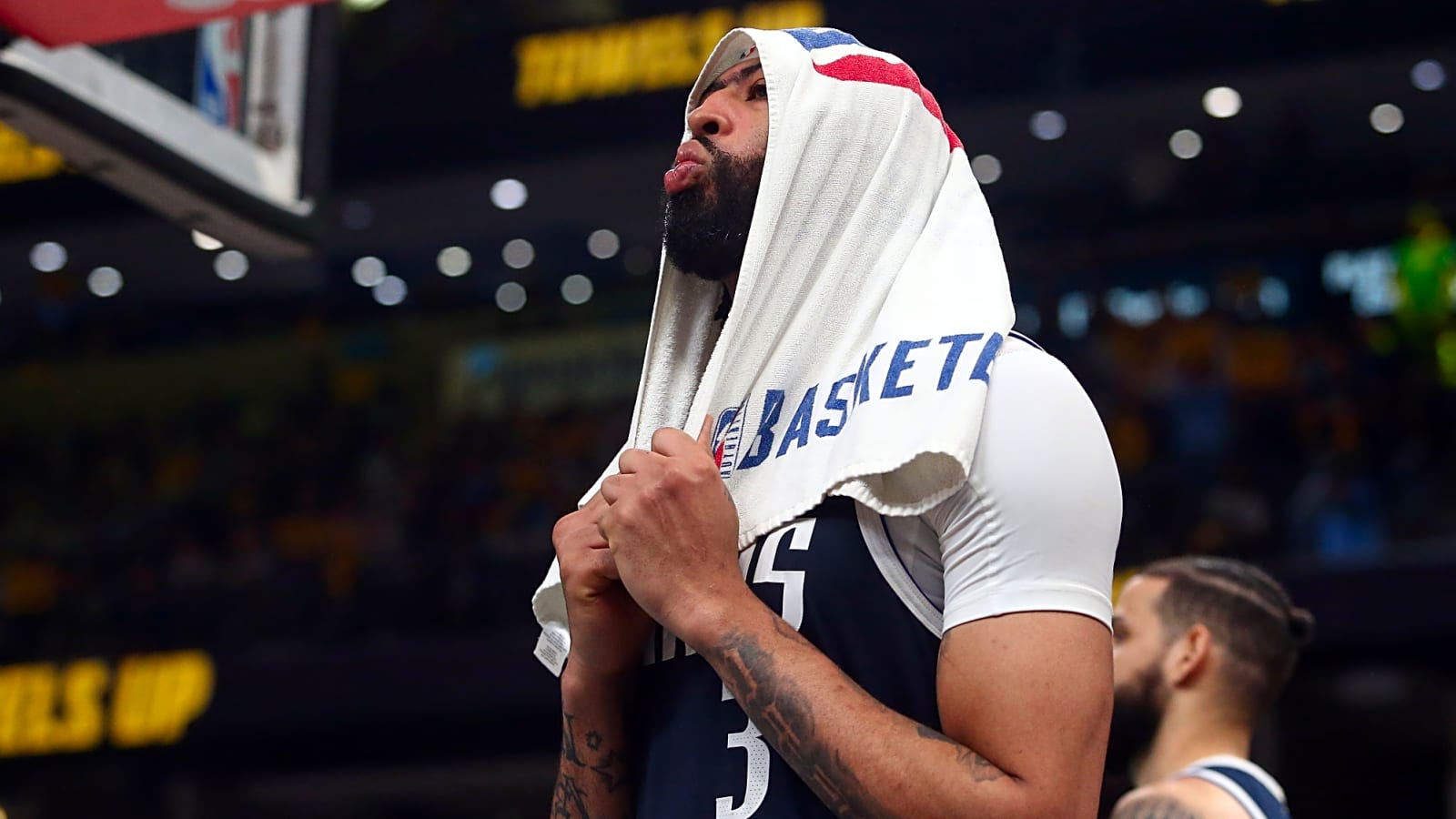 Anthony Davis&#39; Cryptic Message Worries Mavericks Fans
