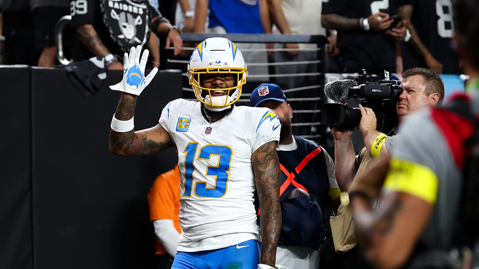 Keenan Allen has the craziest looking shoulders